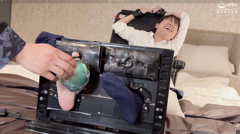 【くすぐり】「【くすぐり】足枷拘束でも大暴れ！ぐったりするまでくすぐりつくす！」わかしラボWAKA-083谷田かりな（3）❤アドア｜h_1416ad02038