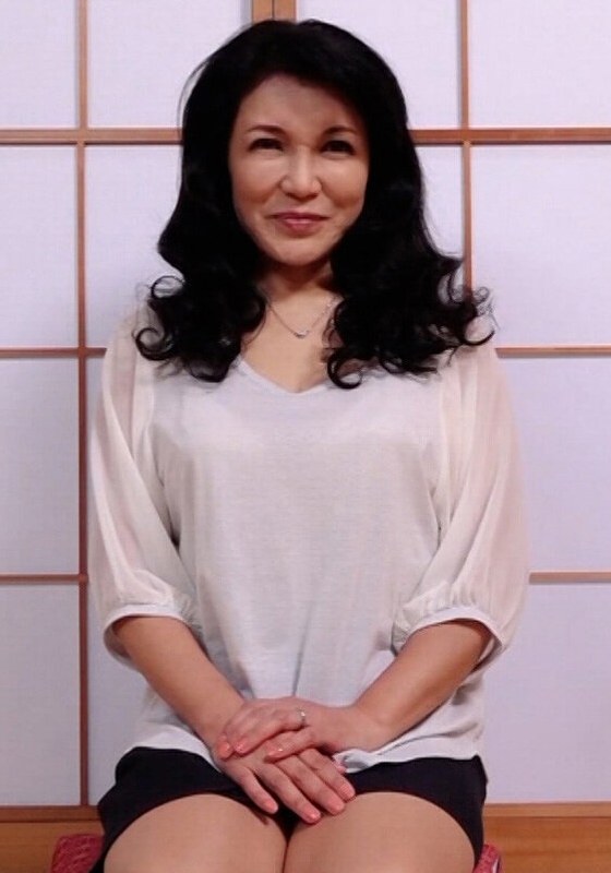 【潮吹き】ごく普通の五十路熟女が欲求不満に耐えかねて決意のAV撮影のSEXに挑戦！形良い巨乳を揉まれ本能丸出しで喘ぐ潮吹き淫乱性交！❤即ヌキ｜h_1724a108g00002